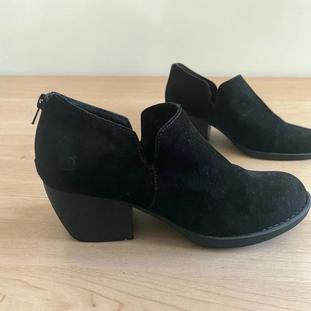 Born Black Suede Western Ankle Booties Size 10M V-Cut Block Heel Cowgirl Chic
